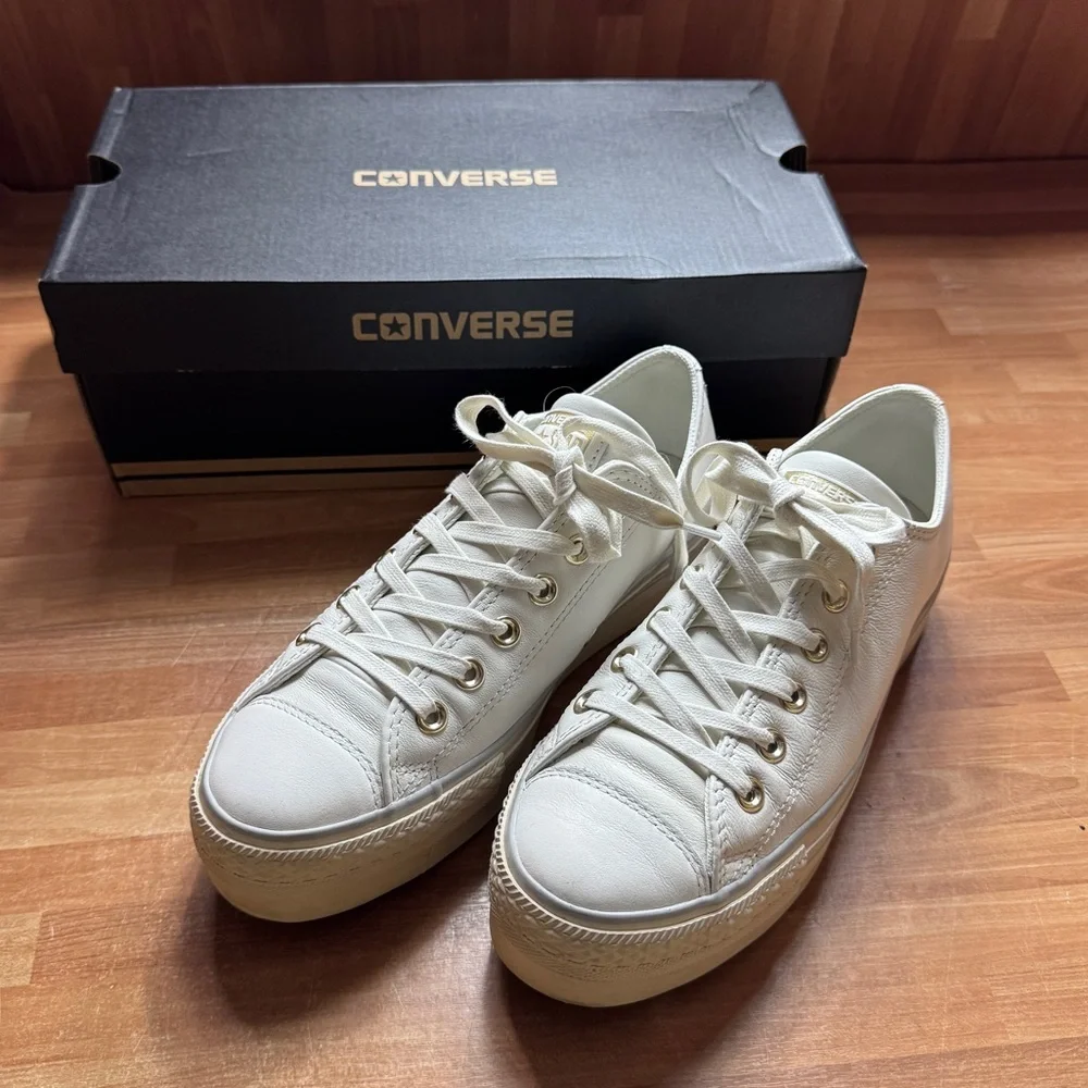 Converse Chuck Taylor white leather platform sneakers size 8